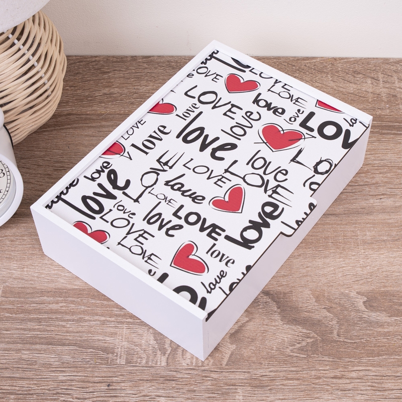 Подарункова коробка прямокутна червона 23×16×6.5 см «Написи Love та червоні»