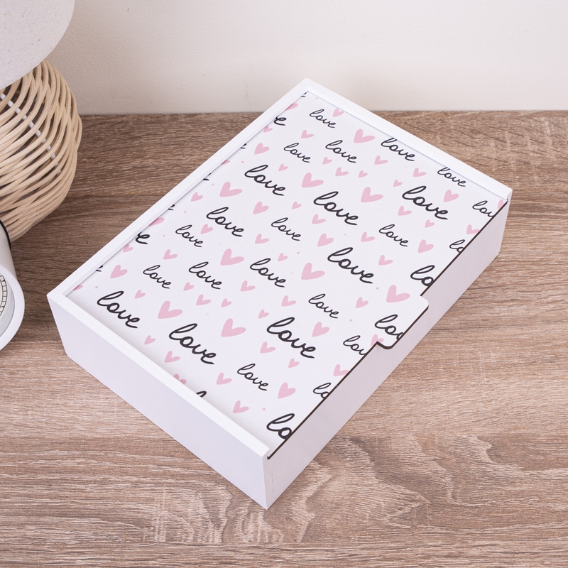 Подарункова коробка прямокутна рожева 23×16×6.5 см «Написи Love та рожеві»
