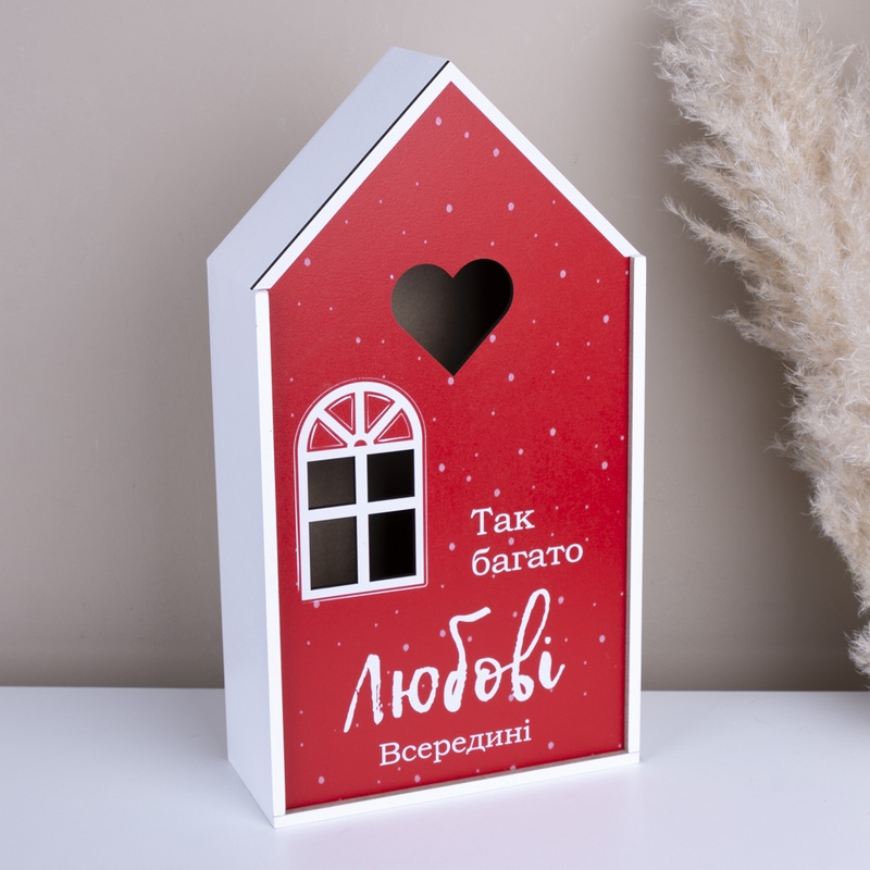 Подарункова коробка у формі хатинки червона 18×7×34 см «Так багато любові всередині»