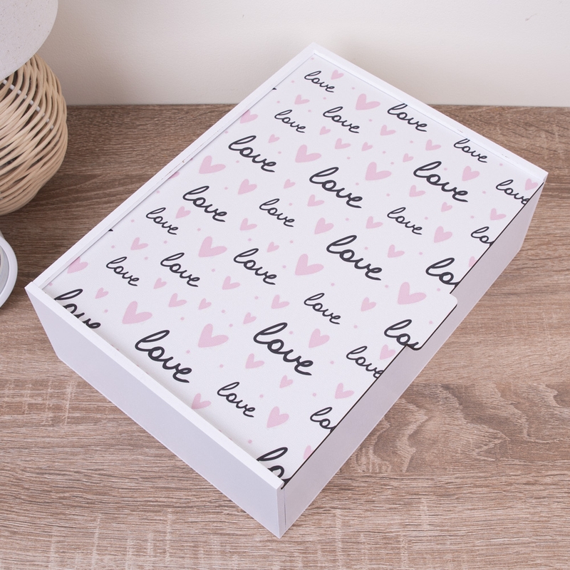 Подарункова коробка прямокутна рожева 23×16×6.5 см «Написи Love та рожеві»