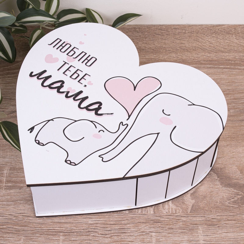 Коробка в формі серця "Люблю тебе, мама"