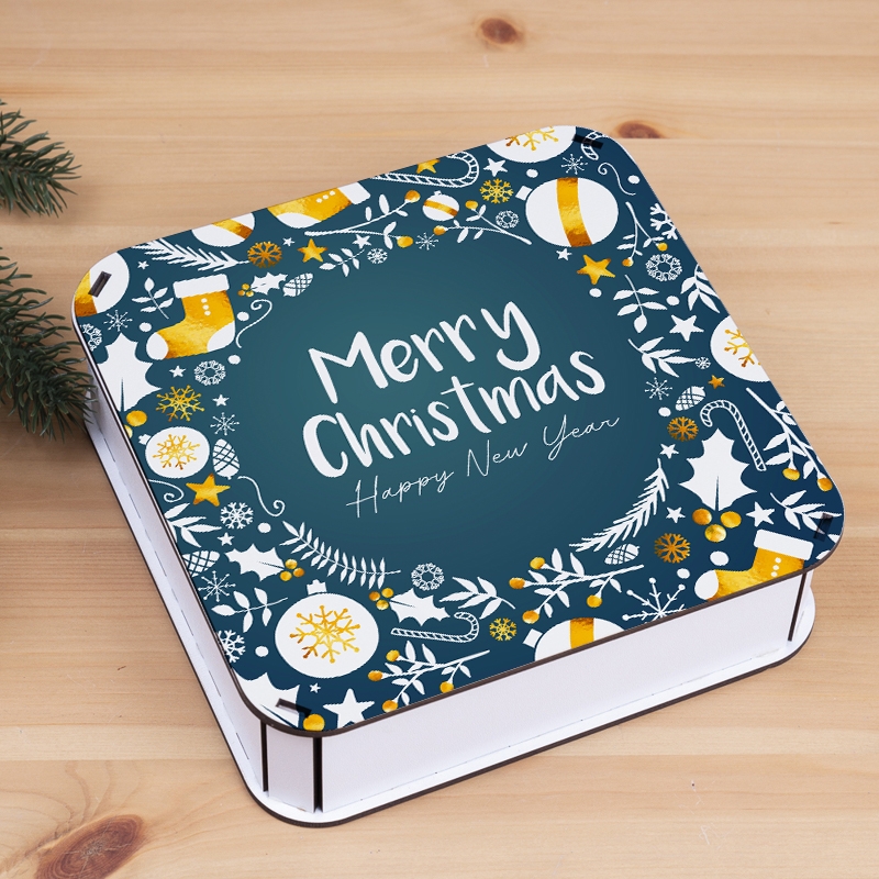 Подарункова коробка квадратна біла 24×24×7.2 см «Merry Christmas білі-золоті візерунки»