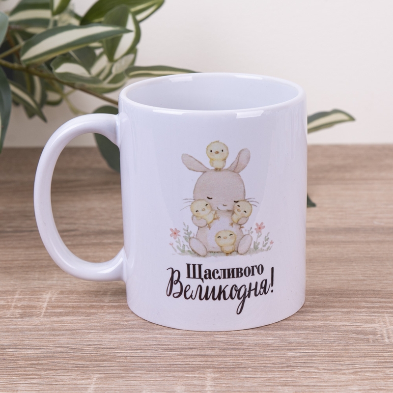 Щасливого Великодня із зайкою та курчатками