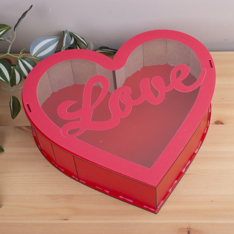 Подарункова коробка у формі серця червона з прозорою кришкою 21×22.5×5.5 см «Love»