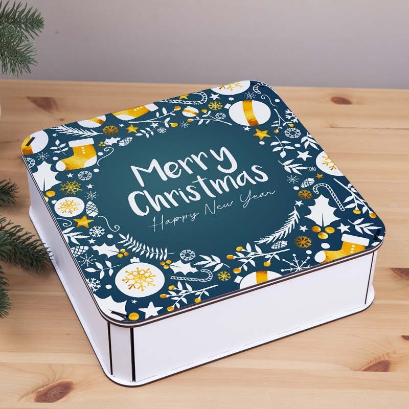 Подарункова коробка квадратна біла 24×24×7.2 см «Merry Christmas білі-золоті візерунки»