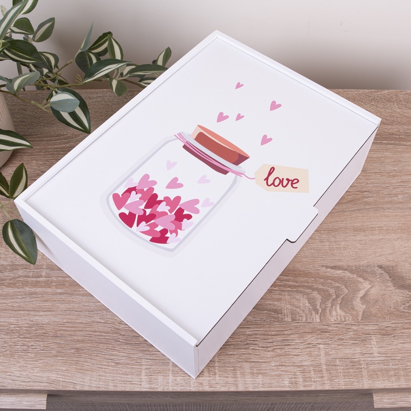 Подарункова коробка прямокутна 23×16×6.5 см «Банка з сердечками»