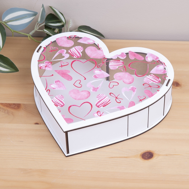 Подарункова коробка у формі серця біла з прозорою кришкою 21×22.5×5.5 см «сердечка і банти рожеві»