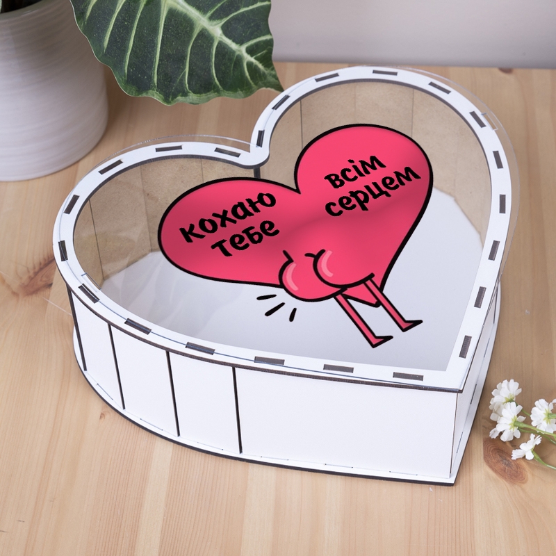 Подарункова коробка у формі серця з прозорою кришкою 21×22.5×5.5 см «Кохаю всім — прикол в формі»