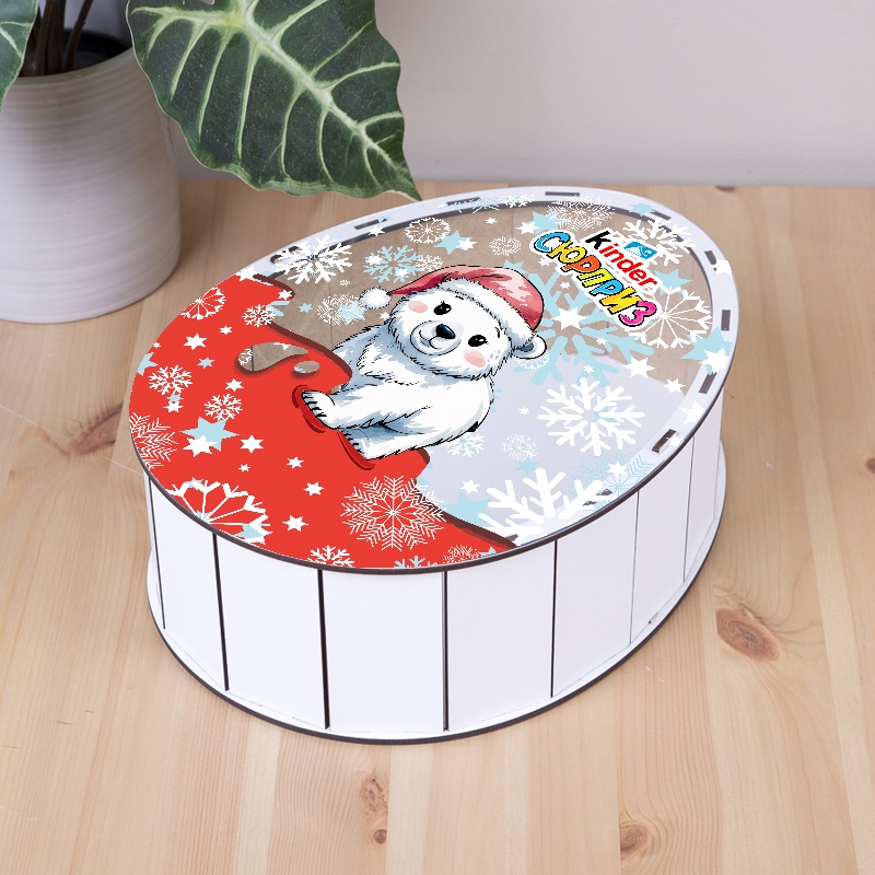 Овальна подарункова коробка Kinder біла з прозорою кришкою 25×19×7 см «ведмідь в сніжинки»