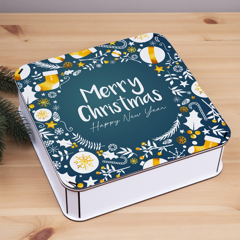 Подарункова коробка квадратна біла 24×24×7.2 см «Merry Christmas білі-золоті візерунки»