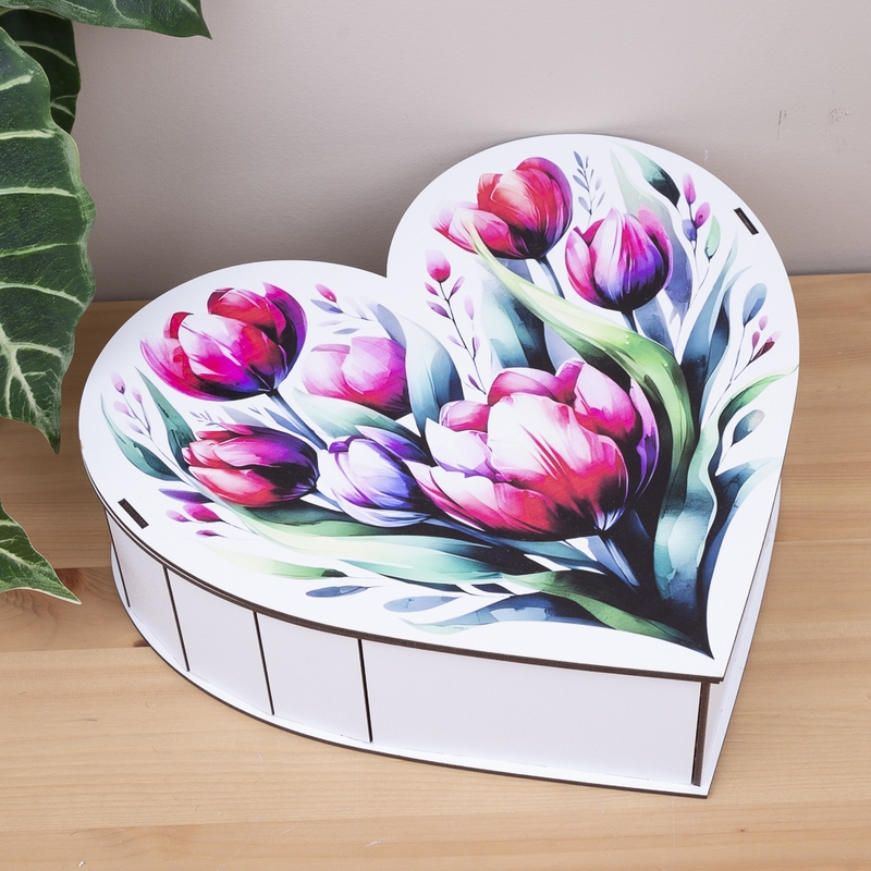 Подарункова коробка у формі серця 21×22.5×6 см «тюльпани акварельні»