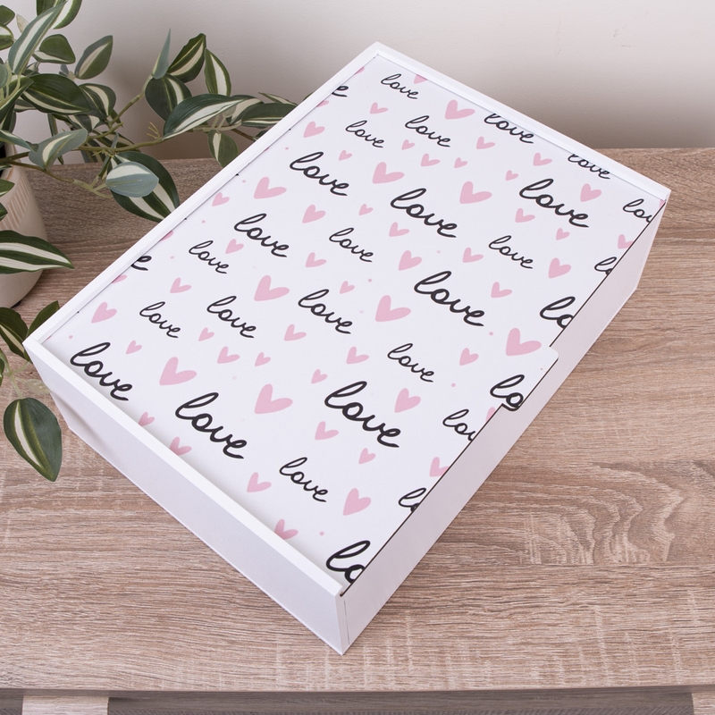 Подарункова коробка прямокутна рожева 23×16×6.5 см «Написи Love та рожеві»