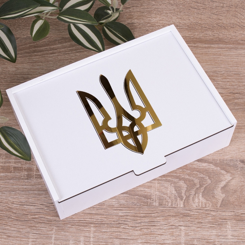 Подарункова коробка прямокутна біла 23×16×6.5 см «Накладка Золото тризуб»