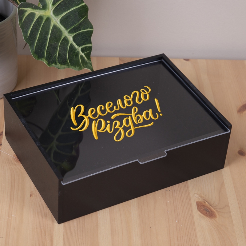 Подарункова коробка прямокутна чорна з прозорою кришкою 23×16×6.5 см «Веселого Різдва!»