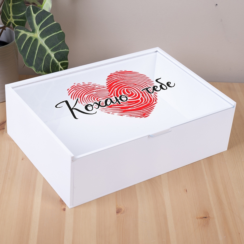 Подарункова коробка прямокутна біла 25×18.5×8 см «Кохаю тебе — відбиток»
