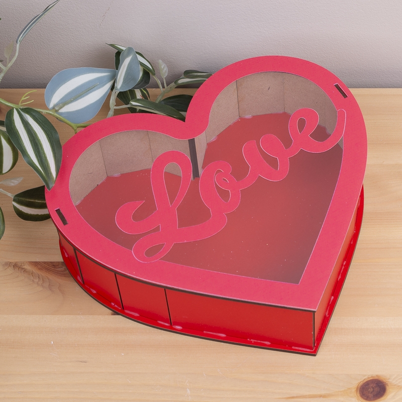 Подарункова коробка у формі серця червона з прозорою кришкою 21×22.5×5.5 см «Love»