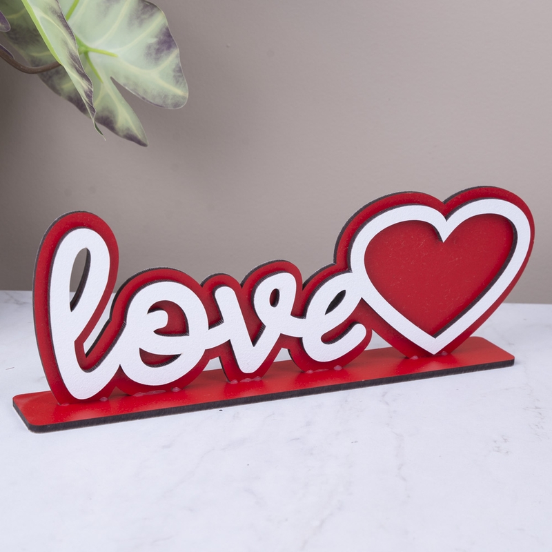 Статуетка love