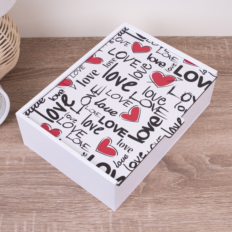 Подарункова коробка прямокутна червона 23×16×6.5 см «Написи Love та червоні»