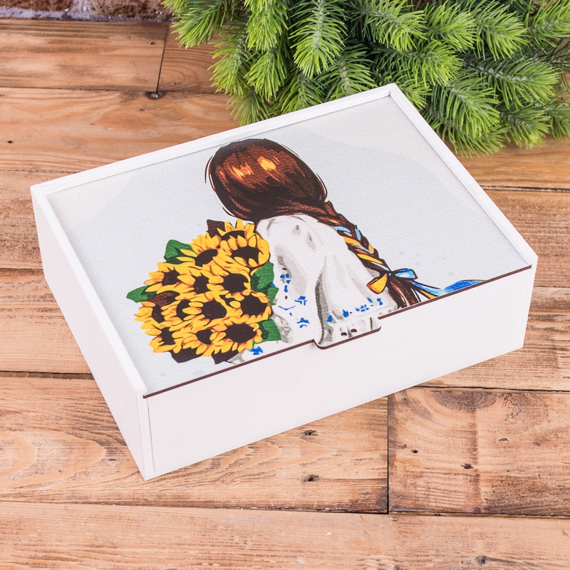 Подарункова коробка прямокутна 32×23×10 см «Дівчинка Українка»